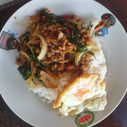 ข้าวกะเพราหมูสับ-ไข่ดาว
