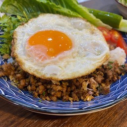 ข้าวหมูคั่วซีอิ๊วไข่ดาว