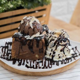 นูเทลล่าบานาน่าโทสต์ Nutella Banana Toast with Chocolate Ice Cream