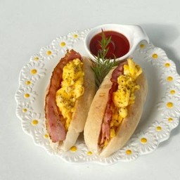 ปังแป้งจี่ ไข่กวนเบค่อน