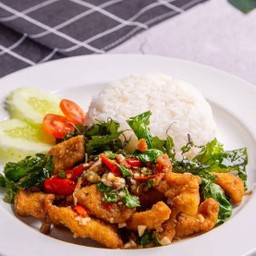 ข้าวกระเพากุ้งกรอบ