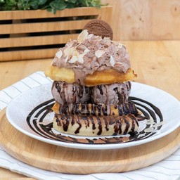 วาฟเฟิลวิปครีมโอวัลตินภูเขาไฟ Waffle Volcano with Chocolate Ice Cream