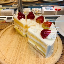 เค้กสตอเบอรี่ ครีมนมสด