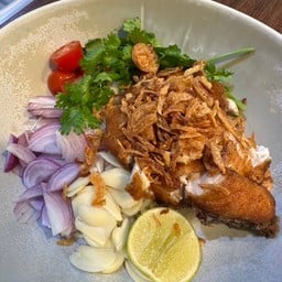 ข้าวขยำปลากะพงไข่ต้ม