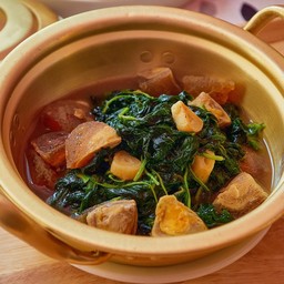 ผักโขมผัดไข่เยี่ยวม้าสีทอง