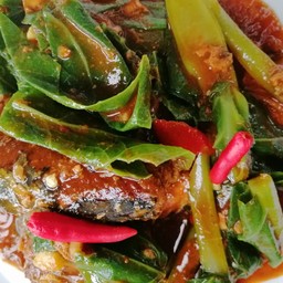 คะน้าปลากระป๋อง(กับข้าว)