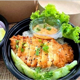 ข้าวหน้าไก่ทอด +ซอส,ชีส