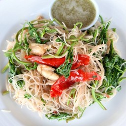 หมี่ผัดกระเฉด(ไม่เนื้อสัตว์)