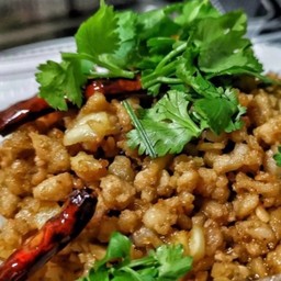 ข้าวหมูสับผัดกระเทียม