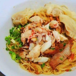 บะหมี่ปู หมูแดง เจ้แว่น สายไหม