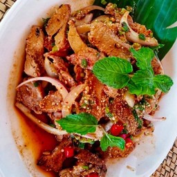 ร้านอาหาร "สารพัดแซ่บ"