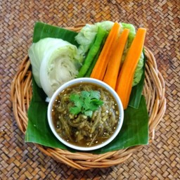 น้ำพริกหนุ่มผักลวก