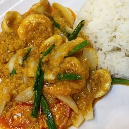 ข้าวราดผัดผงกระหรี่ทะเล