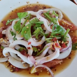 ยำปลาหมึก