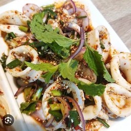 ข้าวลาบปลามึก  ราดข้าว