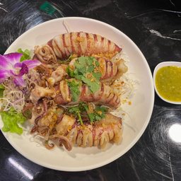 หมึกไข่ทอดราดซอสน้ำปลา