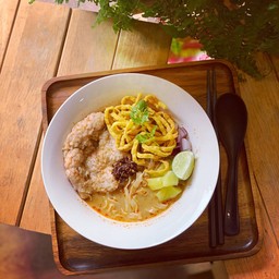 ข้าวซอยหมูเด้ง (မူတင့်)