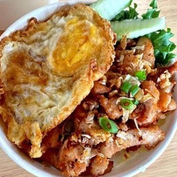 ไก่กระเทียม+ไข่ดาว