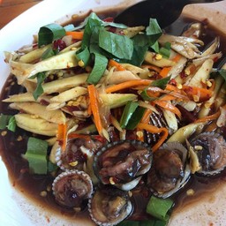 ยำมะม่วงหอยแครง