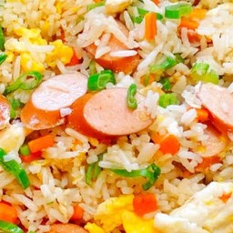 ข้าวผัดไส้กรอก