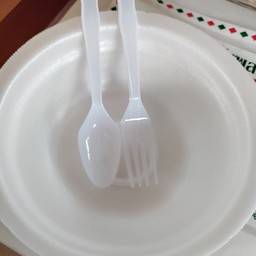 ช้อนส้อม ถ้วยพลาสติกเป็นชุด