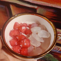 ทับทิมกรอบลูกชิดนมสด