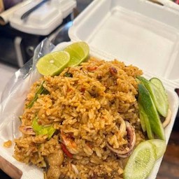 ข้าวผัดต้มยำทะเล