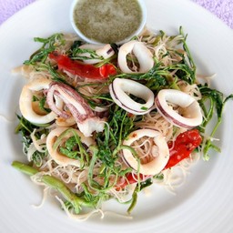 หมี่ผัดกระเฉดทะเล