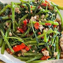 ผัดผักบุ้งไก่สับ