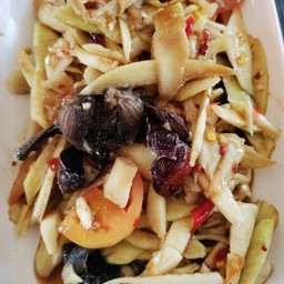 ตำมะม่วงปูปลาร้าใส่กะปิ