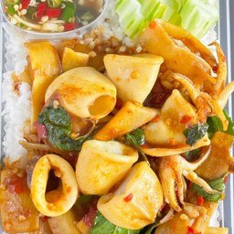 ข้าวกระเพราปลาหมึกใส่หน่อไม้ดอง (ร้านได้จากไลน์แมน50฿)