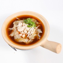 หูฉลามตุ๋นเนื้อปูเห็ดหอมน้ำแดง