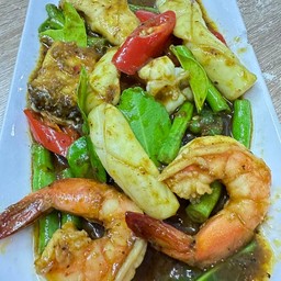 ผัดเครื่องแกงรวมมิตร
