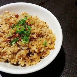 ข้าวผัดกระเทียม Garlic fried rice