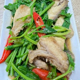 ปลากะพงผัดขึ้นฉ่าย