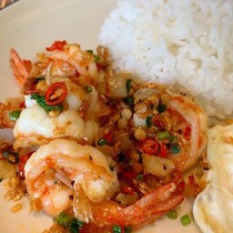 กุ้งคั่วพริกเกลือราดข้าว