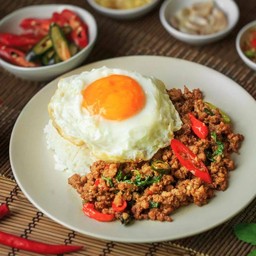 ข้าวราดผัดกระเพรา+ไข่ดาว