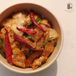 ข้าวสามชั้นสไลซ์ผัดพริกหม่าล่า