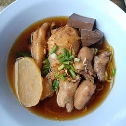 ก๋วยเตี๋ยวไก่นายเข้ม ถนนอภัย ตรงข้ามอภัยซอย5