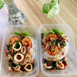 ข้าวราดผัดกะเพราทะเล