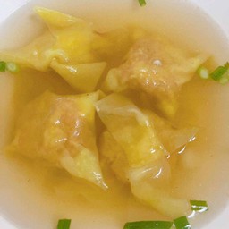 น้ำซุปเกี๊ยวหมูนุ่ม