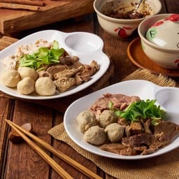 [อร่อยซ่ากับโค้ก] Set ลวกจิ้มหมู + เนื้อ +  โค้ก330ml 2ขวด