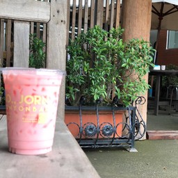 นมสด สตอเบอรี่