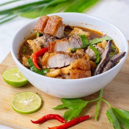 เกาเหลาเครื่องในหมู เล้งเปื่อยแซ่บ สูตรยายเล้ง สาขา 2