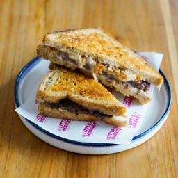 Patty Melt แซนวิช ชีสเนื้อแองกัสกับขนมปังราย ( Sandwich )