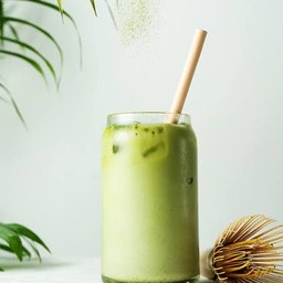 ชาเขียวแอลมอนด์ไวท์ช็อค