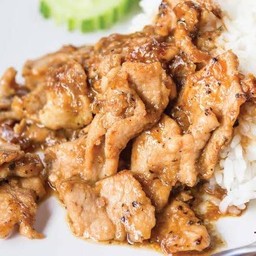 ข้าวราดหมูทอดกระเทียม