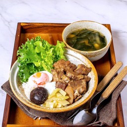 ข้าวหมูตุ๋นไข่ออนเซ็น