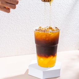 กาแฟดำและน้ำผึ้งแท้