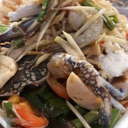 เกาเหลาปูม้า2ตัว กุ้งสด หมูยอ